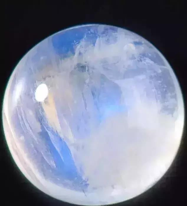 Moonstone-It’s the "Earthly Fragment of the Moon"—Our Romantic Take on the Cosmos